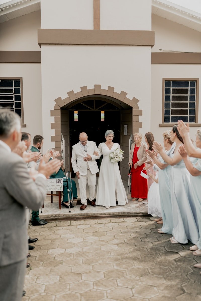 Vêtements de Cérémonies : L’Art de S’habiller avec Élégance pour les Grandes Occasions