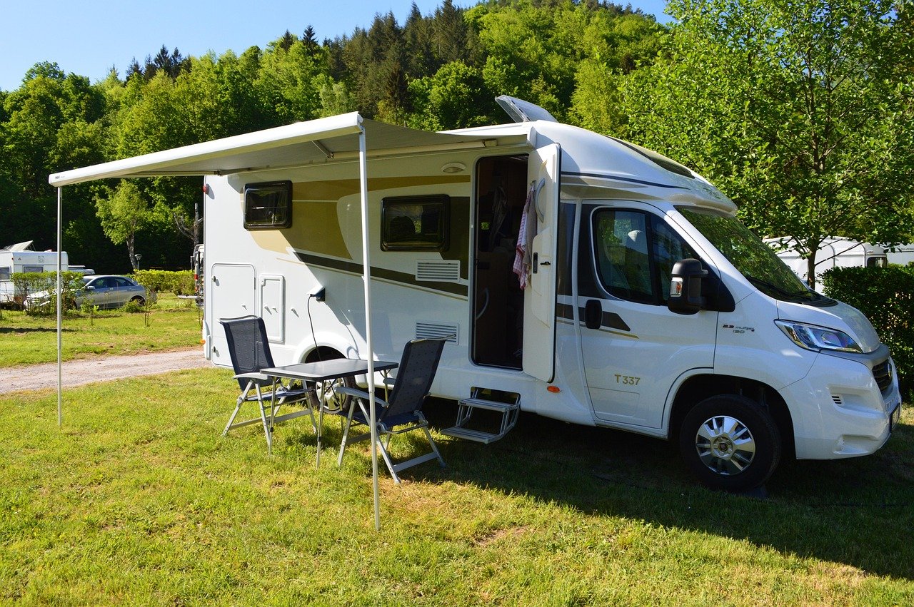 découvrez le caravaning, une façon unique de voyager qui allie liberté, nature et confort. explorez des paysages magnifiques tout en profitant de l'autonomie d'une caravane. que vous soyez en famille, entre amis ou en couple, le caravaning vous offre une aventure inoubliable sur les routes de france et au-delà.