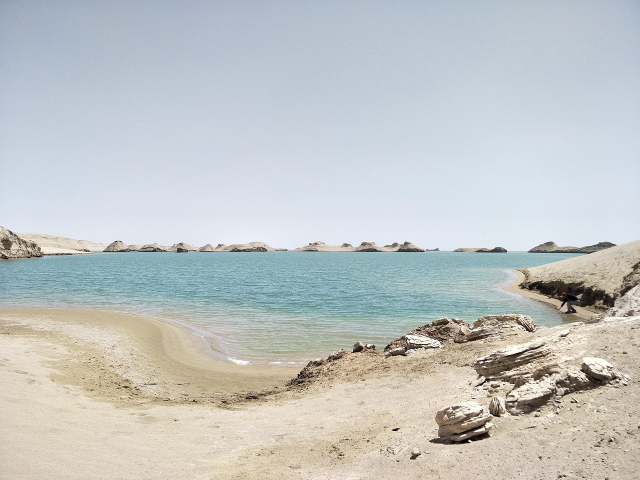 découvrez les causes et les conséquences de la pénurie de carburant. explorez les impacts sur l'économie, les transports et la vie quotidienne, ainsi que les solutions envisagées pour surmonter cette crise énergétique.