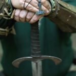 découvrez l'élégance intemporelle des bijoux médiévaux. plongez dans un monde d'artisanat raffiné et de designs inspirés par l'histoire, avec des pièces uniques qui racontent des histoires de noblesse et de passion.