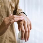 découvrez tout ce qu'il faut savoir sur le soin des wolfdogs : conseils d'alimentation, d'éducation, d'exercice et d'entretien pour assurer le bien-être de votre compagnon hybride.